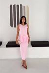 Neşeli butik kadın pembe kolsuz peplum kesim midi boy kemer tokalı elbise NBK4640