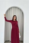 Neşeli butik kadın bordo broş detaylı sandy kumaş drapeli midi boy elbise NBK5011